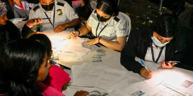 Carnetizan a los menores que transitan por la zona fronteriza entre Morazán y Honduras
